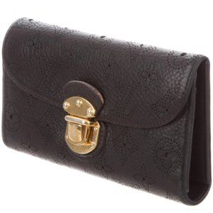 LOUIS VUITTON AMELIA black Mahina leather wallet
